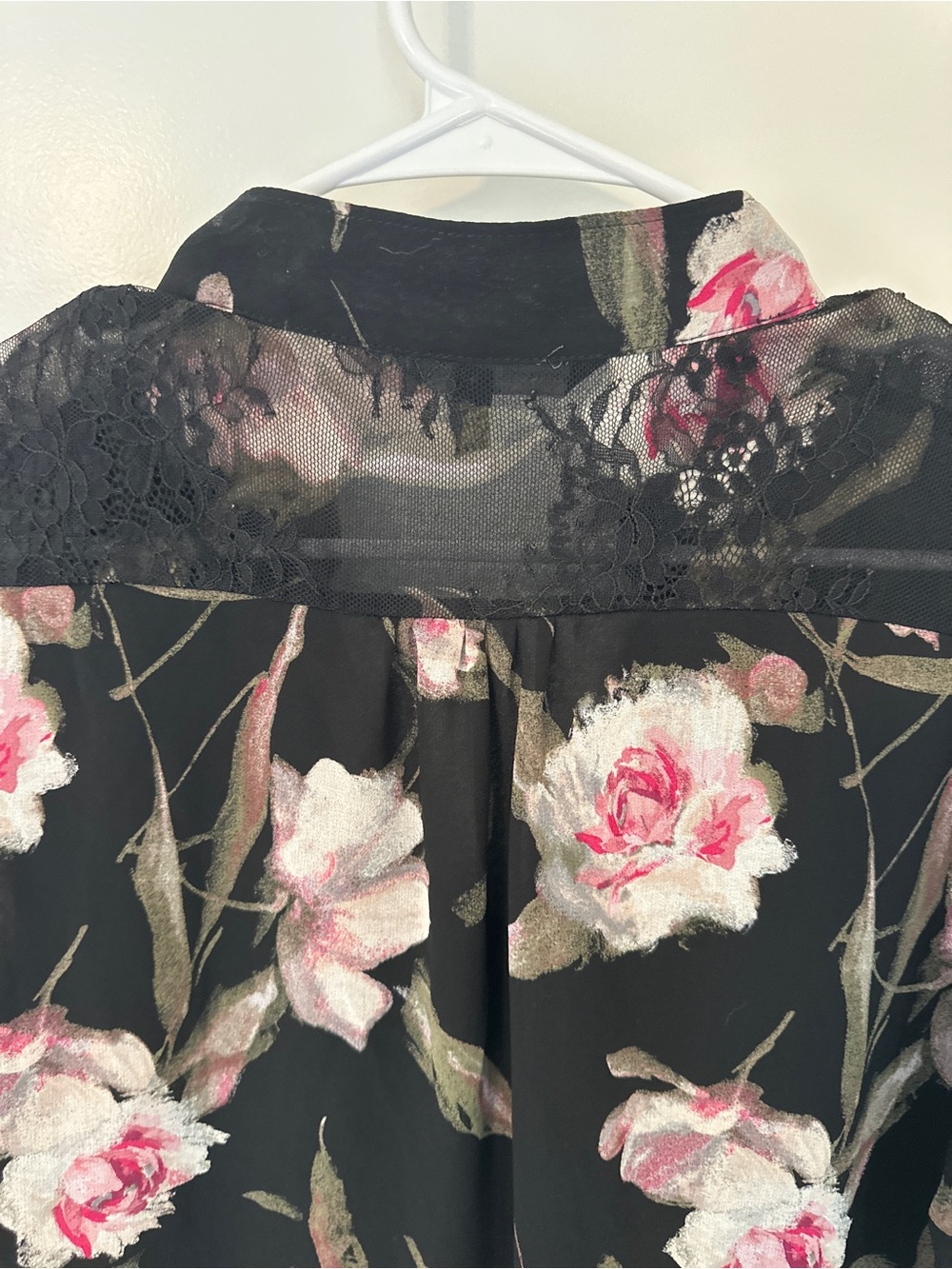 White House Black Market Blouse. Multi-color Floral Pleated Sleeves Size 8 - Picture 7 of 11